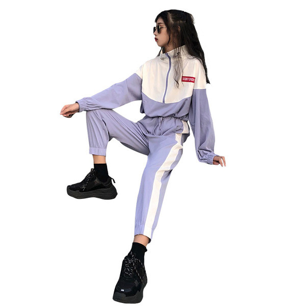 Γυναικείο αθλητικό σετ με επιγραφή και φερμουάρ σε δύο χρώματα