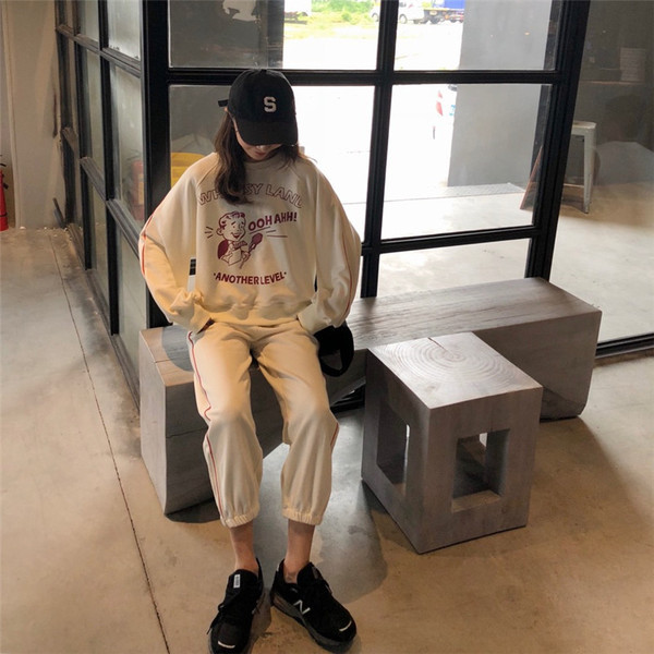 Set sport pentru femei în alb cu inscripție