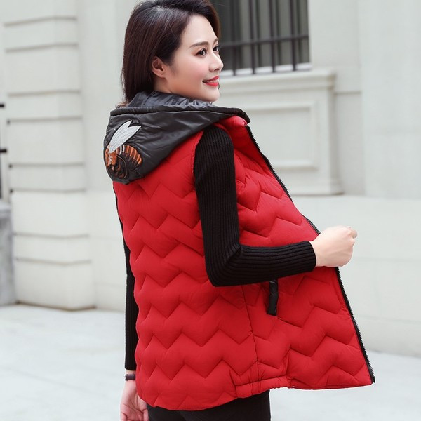 Vesta de dama moderna cu gluga si broderie in mai multe culori