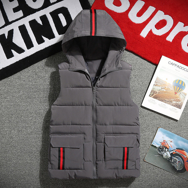 Vesta sport barbati in mai multe culori cu dungi rosii