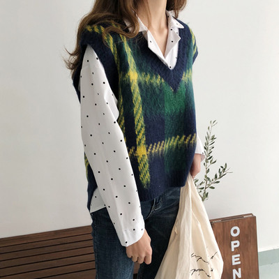 Κομψό μάλλινο γιλέκο με ντεκολτέ σε σχήμα V σε τρία χρώματα