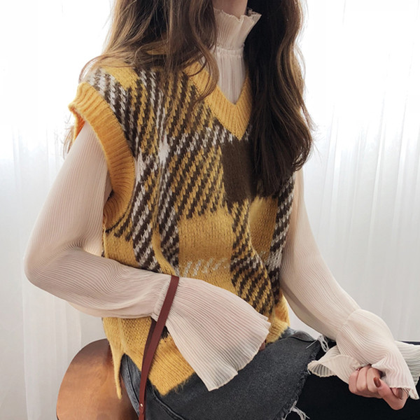 Κομψό μάλλινο γιλέκο με ντεκολτέ σε σχήμα V σε τρία χρώματα