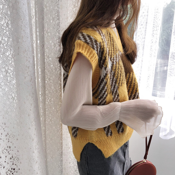 Κομψό μάλλινο γιλέκο με ντεκολτέ σε σχήμα V σε τρία χρώματα