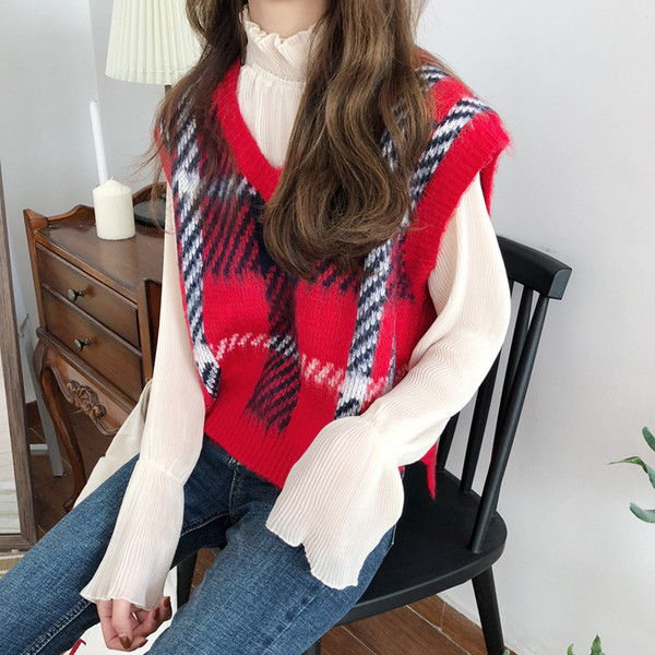 Κομψό μάλλινο γιλέκο με ντεκολτέ σε σχήμα V σε τρία χρώματα