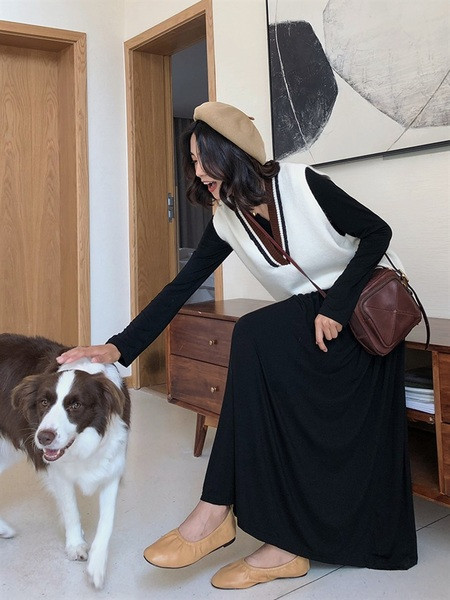 Vesta de lana cu decolteu in V in doua culori