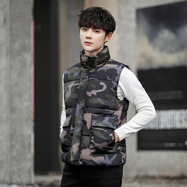 Κομψό μακρύ ανδρικό γιλέκο σε τρία χρώματα με μπροστινές τσέπες