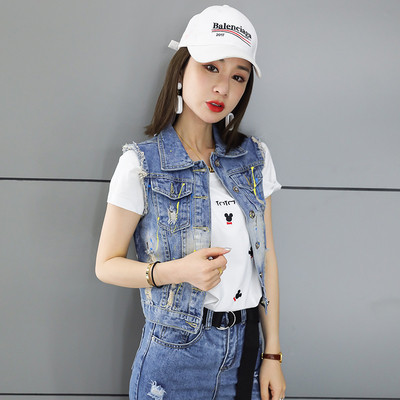 Μοντέρνο γυναικείο γιλέκο με πούλιες και σχισμένα μοτίβα