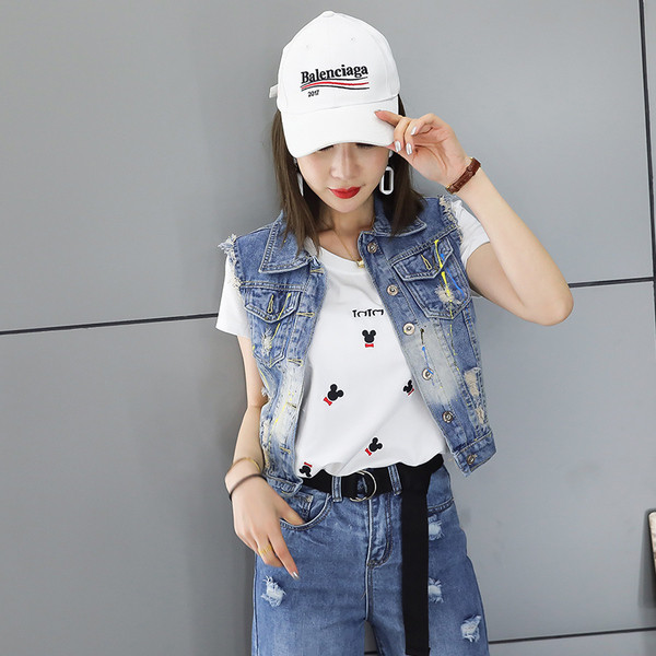 Μοντέρνο γυναικείο γιλέκο με πούλιες και σχισμένα μοτίβα