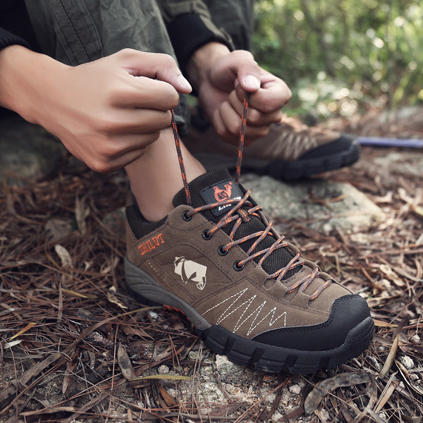 Ανδρικά υποδήματα πεζοπορίας σε τρία χρώματα