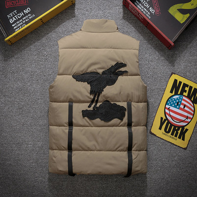 Μοντέρνο ανδρικό γιλέκο με κεντήματα στην πλάτη