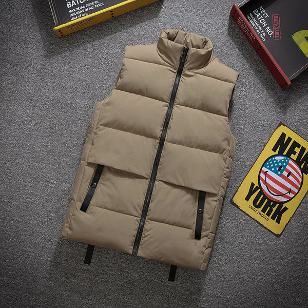 Μοντέρνο ανδρικό γιλέκο με κεντήματα στην πλάτη