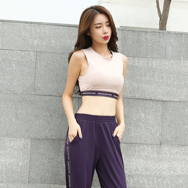 Αθλητική γυναικεία φόρμα σε τρία χρώματα