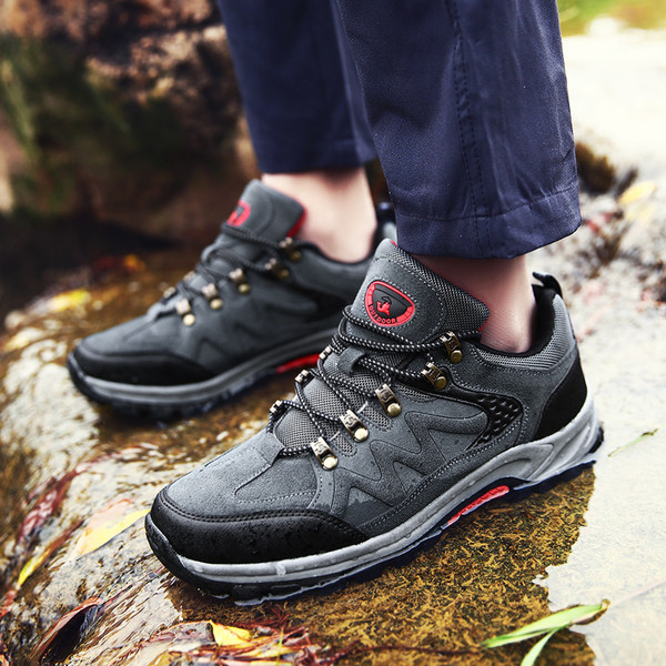 Ανδρικά αδιάβροχα υποδήματα για πεζοπορία σε δύο χρώματα