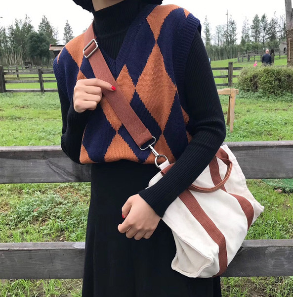 Γυναικείο μάλλινο γιλέκο με ντεκολτέ σε σχήμα V σε δύο χρώματα