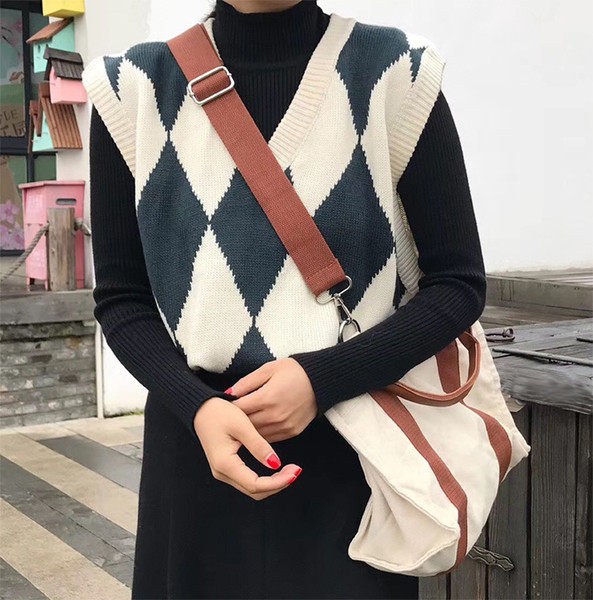 Γυναικείο μάλλινο γιλέκο με ντεκολτέ σε σχήμα V σε δύο χρώματα
