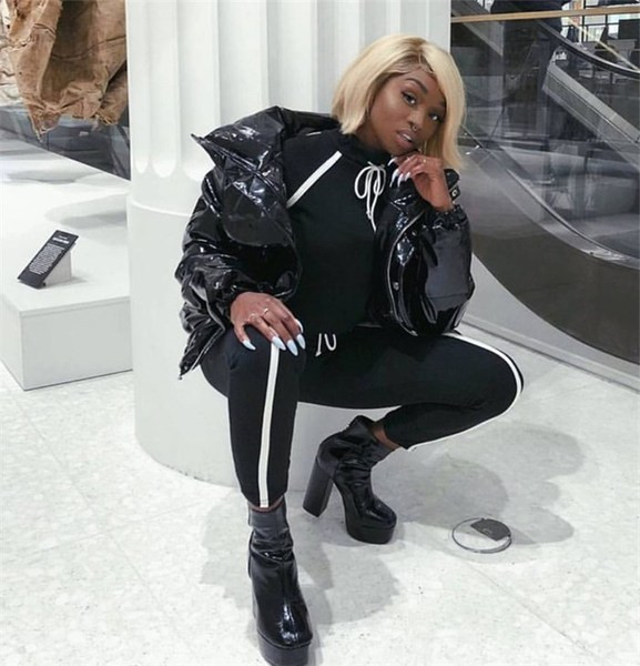 Μοντέρνο γυναικείο αθλητικό σετ σε μαύρο χρώμα