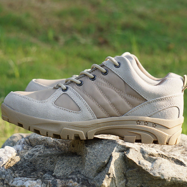 Pantofi de drumeție în două culori