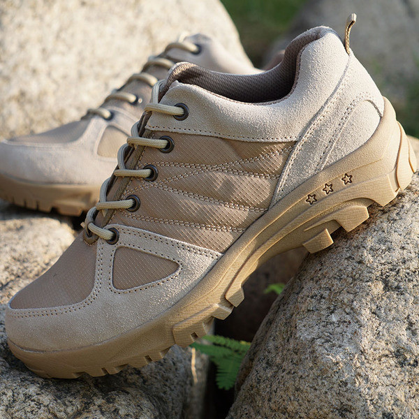 Pantofi de drumeție în două culori