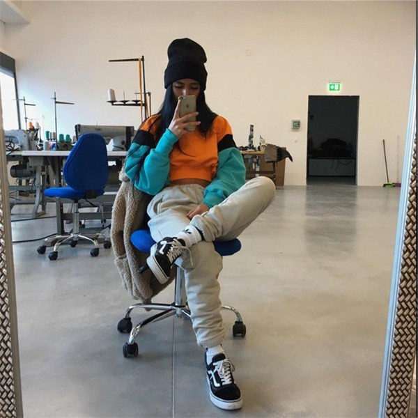 Bluză scurtă sport de damă cu mâneci lungi în trei culori