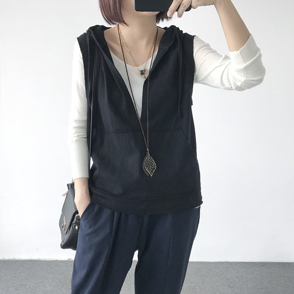 Vesta sportiva eleganta de dama cu gluga in rosu si negru