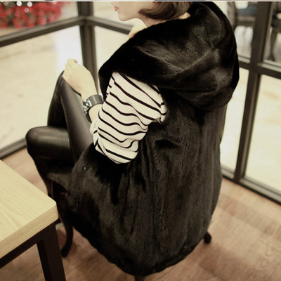 Κομψό μαλακό γυναικείο γιλέκο με κουκούλα σε δύο χρώματα