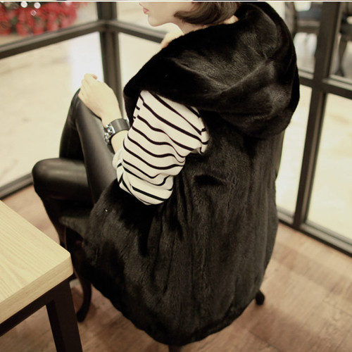 Κομψό μαλακό γυναικείο γιλέκο με κουκούλα σε δύο χρώματα