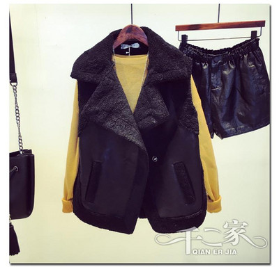 Μοντέρνο μαλακό γιλέκο σε σχήμα V σε τρία χρώματα