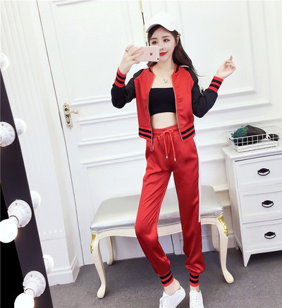 Γυναικεία αθλητική φόρμα σε τρία χρώματα