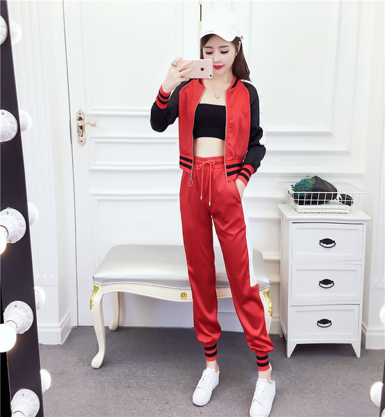 Γυναικεία αθλητική φόρμα σε τρία χρώματα