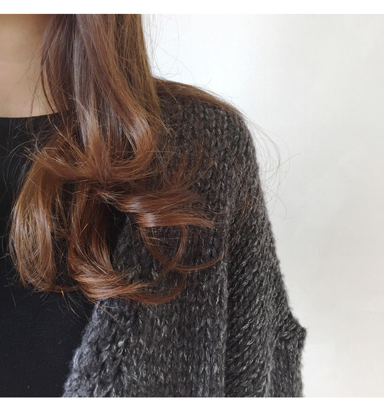 Μοντέρνα γυναικεία ζακέτα σε σκούρο χρώμα