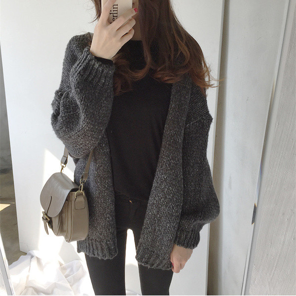 Μοντέρνα γυναικεία ζακέτα σε σκούρο χρώμα