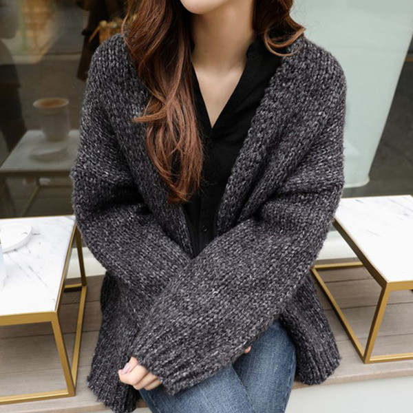 Μοντέρνα γυναικεία ζακέτα σε σκούρο χρώμα