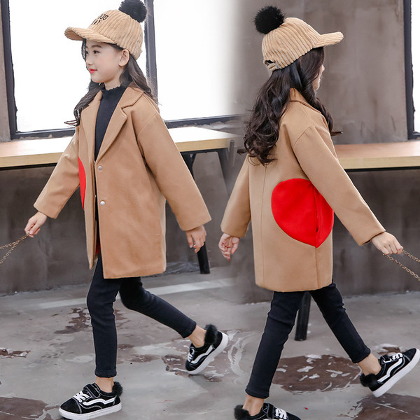 Ππαιδικό παλτό για κορίτσια με πολύχρωμη εφαρμογή σε μαύρο, ροζ και καφέ χρώμα