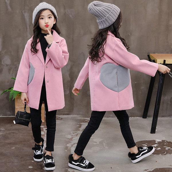 Ππαιδικό παλτό για κορίτσια με πολύχρωμη εφαρμογή σε μαύρο, ροζ και καφέ χρώμα