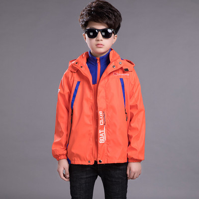 Παιδικό αθλητικό μπουφάν σε τρία χρώματα με κουκούλα και επιγραφή