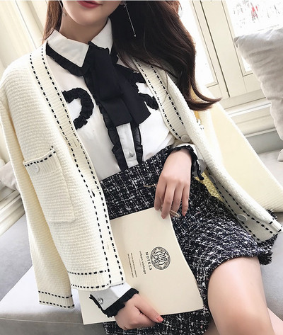 Palton elegant de damă cu decolteu în V în două culori