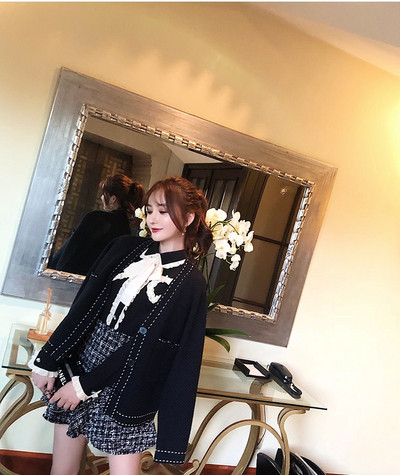 Palton elegant de damă cu decolteu în V în două culori