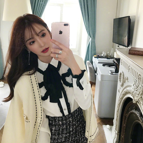 Palton elegant de damă cu decolteu în V în două culori