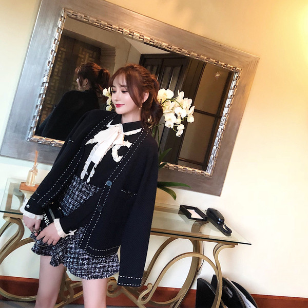 Palton elegant de damă cu decolteu în V în două culori