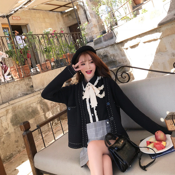 Palton elegant de damă cu decolteu în V în două culori