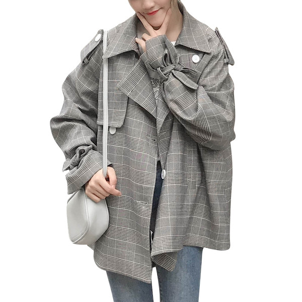 Palton de dama cu decolteu in V in doua culori