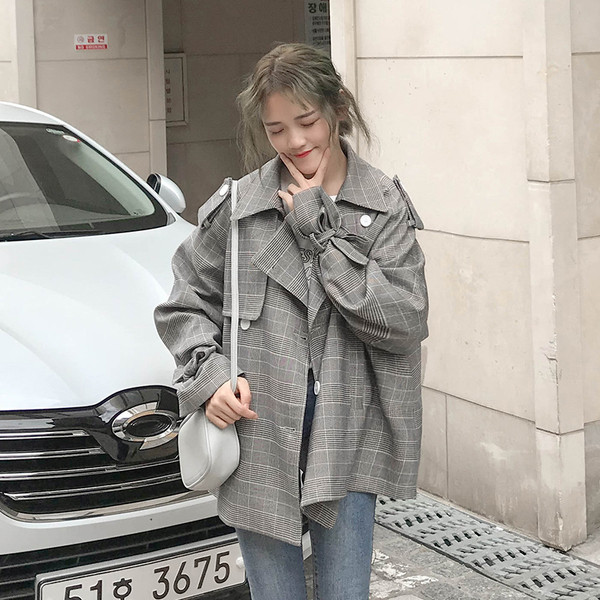 Palton de dama cu decolteu in V in doua culori