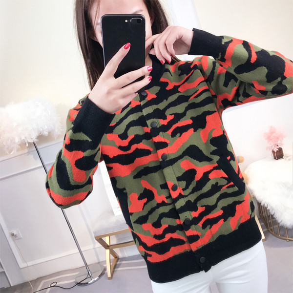 Vestă modernă de damă cu model de camuflaj - mai multe culori