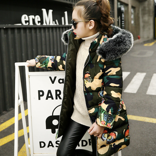 NOU Jachetă de iarnă actuală pentru copii cu element de puf pe glugă cu model de camuflaj