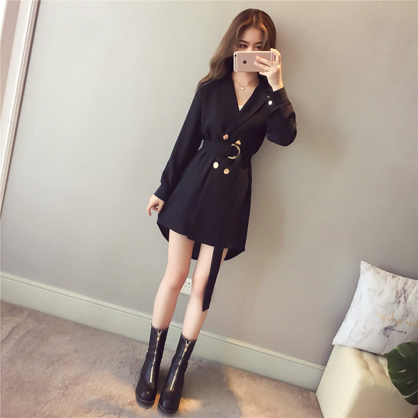 Palton elegant de dama cu curea in jurul taliei, de culoare neagra