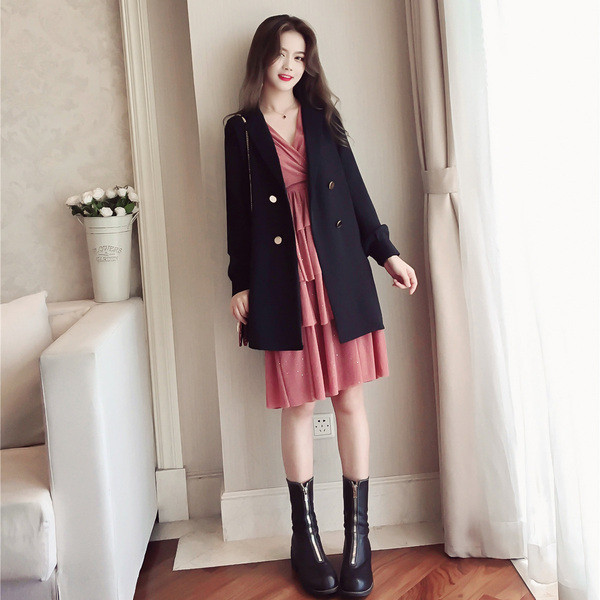 Palton elegant de dama cu curea in jurul taliei, de culoare neagra