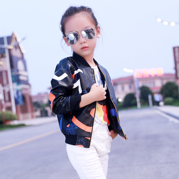 HIT Μοντέρνο δερμάτινο μπουφάν για παιδιά με έγχρωμο δεξιό