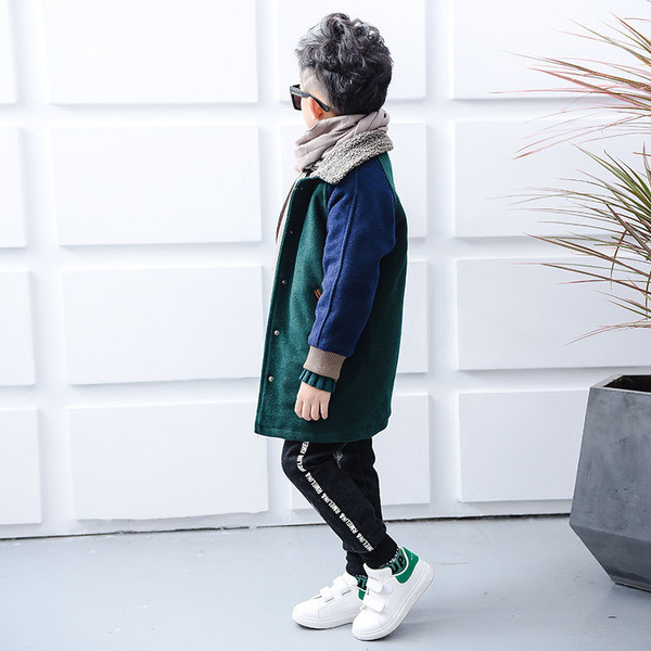 Geaca de zi cu zi pentru copii pentru un baiat in culoare inchisa cu aplicatie