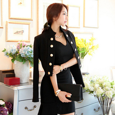 Късо дамско сако с декоративни копчета