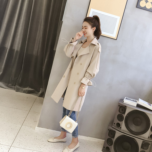 Palton modern de dama cu decolteu in V si nasturi in doua culori